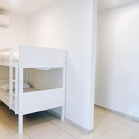 Ramada Suites By Wyndham The Straits Τζόχορ Μπάχρου Εξωτερικό φωτογραφία