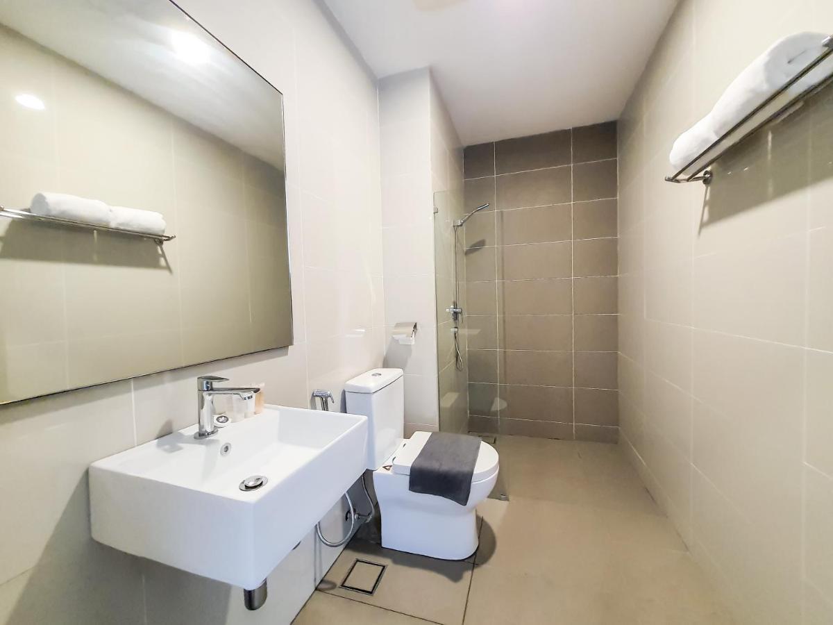 Ramada Suites By Wyndham The Straits Τζόχορ Μπάχρου Εξωτερικό φωτογραφία