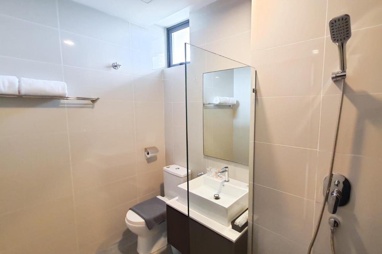Ramada Suites By Wyndham The Straits Τζόχορ Μπάχρου Εξωτερικό φωτογραφία