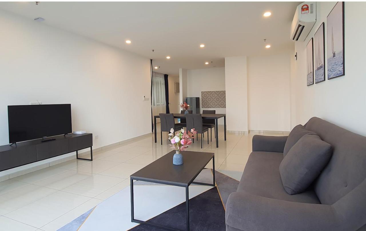 Ramada Suites By Wyndham The Straits Τζόχορ Μπάχρου Εξωτερικό φωτογραφία